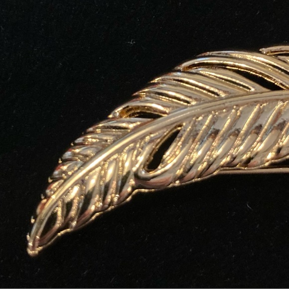 Vintage Monet Gold Tone Feather Brooch - Picture 7 of 10